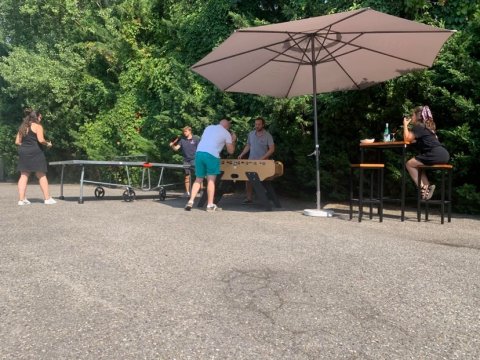 Location de baby-foots et tables de ping-pong.